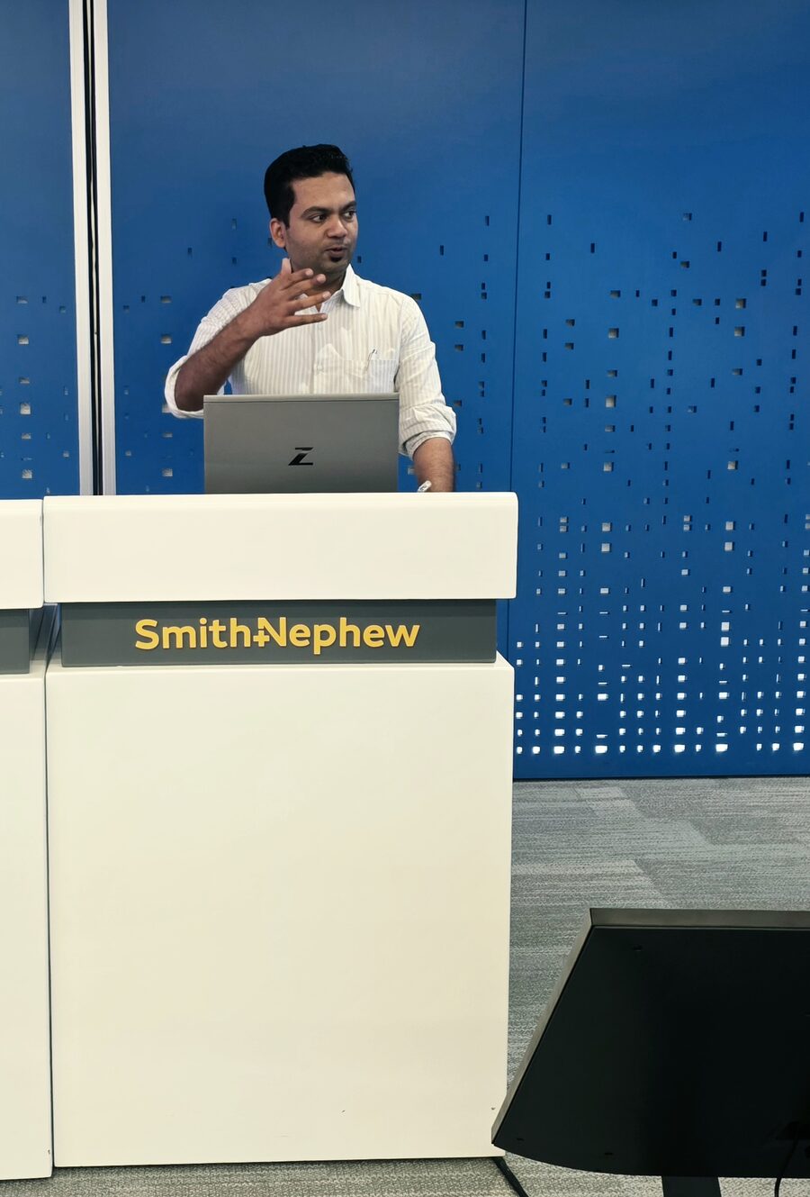 Dr. Althaaf Mohamed at SmithNephew surgical training session